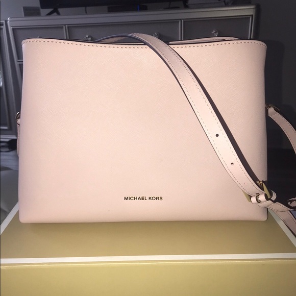 Michael Kors Handbags - Michael Kors Baby Pink Purse